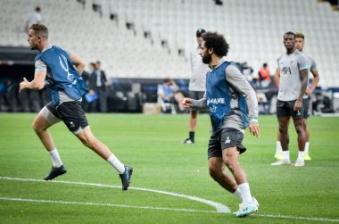 İstanbul, Türkiye - 14 Ağustos 2019: Liverpool futbolcuları Uefa Süper Kupası Finalleri öncesinde Vodafone Arena, Türkiye 'deki Vodafone Park' ta Liverpool ve Chelsea arasında oynanan karşılaşma öncesi antrenman oturumu