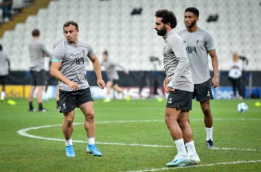 İstanbul, Türkiye - 14 Ağustos 2019: Liverpool futbolcuları Uefa Süper Kupası Finalleri öncesinde Vodafone Arena, Türkiye 'deki Vodafone Park' ta Liverpool ve Chelsea arasında oynanan karşılaşma öncesi antrenman oturumu