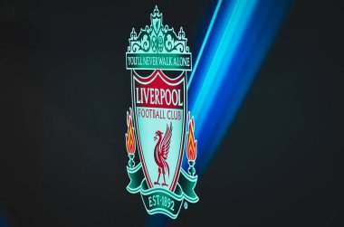 İstanbul, Türkiye - 14 Ağustos 2019: Liverpool resmi logosu, Liverpool ile Chelsea arasında Vodafone Arena, Türkiye 'deki Vodafone Park' ta oynanan Uefa Süper Kupa Finalleri maçında kapatıldı
