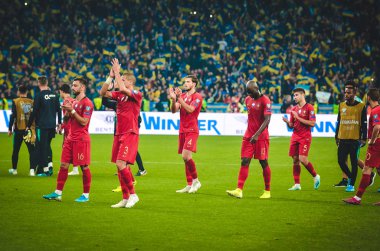 Kyiv, Ukrayna - 14 Ekim 2019: Portekiz milli futbol takımı Uefa Euro 2020 ön eleme maçı sonrasında taraftarlarına teşekkür ediyor