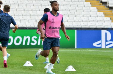 İstanbul, Türkiye - 14 Ağustos 2019: Michy Batshuayi ve Uefa Süper Kupası Finalleri öncesinde Vodafone Arena, Türkiye 'deki Vodafone Park' ta Liverpool ve Chelsea arasında oynanan antrenman oturumu
