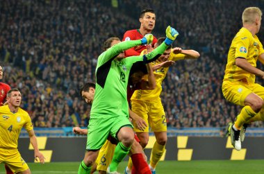 Kyiv, Ukrayna - 14 Ekim 2019: Uefa Euro 2020 ön eleme karşılaşmasında Ukrayna milli takımı Ukrayna ile Ukrayna milli takımı arasında oynanan karşılaşma sırasında Cristiano Ronaldo