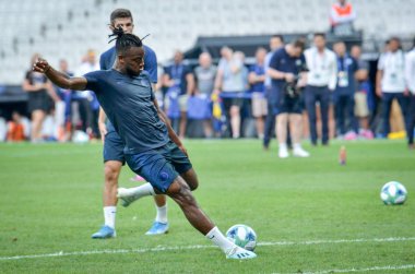 İstanbul, Türkiye - 14 Ağustos 2019: Uefa Süper Kupası Finallerinden önce Vodafone Arena, Türkiye 'deki Vodafone Park' ta Liverpool ile Chelsea arasında oynanan karşılaşma Michy Batshuayi