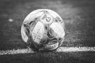 Dnipro, Ukrayna - 10 Eylül 2019: 2020 Avrupa Futbol Şampiyonası elemelerinin resmi topu, Ukrayna