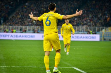 Kyiv, Ukrayna - 14 Ekim 2019: Uefa Euro 2020 ön eleme karşılaşmasında Taras Stepanenko oyuncusu ulusal takım Ukrayna ile Portekiz milli takımı Ukrayna arasında oynanan karşılaşma
