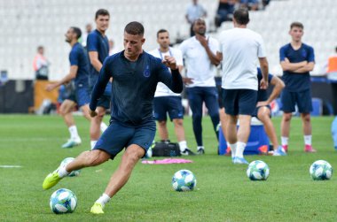 İstanbul, Türkiye - 14 Ağustos 2019: Ross Barkley ve futbol oyuncuları Uefa Süper Kupası Finalleri öncesinde Vodafone Park, Türkiye 'de Liverpool ve Chelsea arasında oynanan karşılaşma öncesi antrenman oturumu