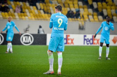 Lviv, Ukrayna - 28 Kasım 2019: Uefa Avrupa Ligi karşılaşmasında Wout Weghorst Alexandria (Ukrayna) - Wolfsburg (Almanya), Ukrayna