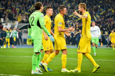 Kyiv, Ukrayna - 14 Ekim 2019: Ukrayna Millî Futbol Takımı Portekiz 'e karşı kazanılan zaferi ve 2020 Euro ödüllü Uefa Euro 2020 ön eleme karşılaşmasında birinciliği kutladı, Ukrayna