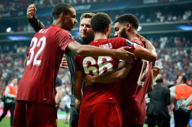 İstanbul, Türkiye - 14 Ağustos 2019: Joel Matip ve Joe Gomez, Liverpool ile Chelsea arasında Vodafone Park, Türkiye 'de oynanan Uefa Süper Kupası Finalleri' nde kutlama yaptılar