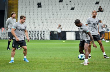 İstanbul, Türkiye - 14 Ağustos 2019: Liverpool futbolcuları Uefa Süper Kupası Finalleri öncesinde Vodafone Arena, Türkiye 'deki Vodafone Park' ta Liverpool ve Chelsea arasında oynanan karşılaşma öncesi antrenman oturumu