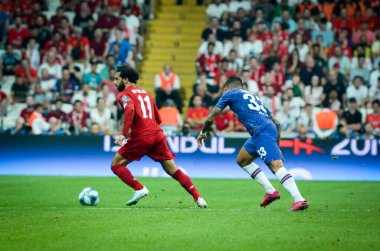 İstanbul, Türkiye - 14 Ağustos 2019: Türkiye 'nin Vodafone Arena kentindeki Vodafone Park' ta Liverpool ile Chelsea arasında oynanan Uefa Süper Kupası Finalleri sırasında Muhammed Salah