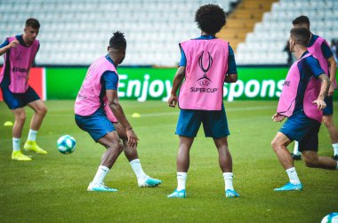 İstanbul, Türkiye - 14 Ağustos 2019: Türkiye 'nin Vodafone Arena kentindeki Vodafone Park' ta Liverpool ile Chelsea arasında oynanan Uefa Süper Kupa Finalleri öncesinde Chelsea futbolcuları antrenman oturumu