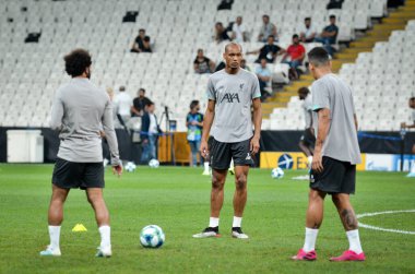 İstanbul, Türkiye - 14 Ağustos 2019: Liverpool futbolcuları Uefa Süper Kupası Finalleri öncesinde Vodafone Arena, Türkiye 'deki Vodafone Park' ta Liverpool ve Chelsea arasında oynanan karşılaşma öncesi antrenman oturumu