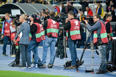 Kyiv, Ukrayna - 14 Ekim 2019: Uefa Euro 2020 ön eleme maçında Ukrayna ile Ukrayna arasındaki Ukrayna maçı sırasında fotoğrafçılar ve gazeteciler