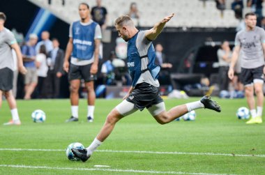 İstanbul, Türkiye - 14 Ağustos 2019: Türkiye 'nin Vodafone Arena kentindeki Vodafone Park' ta Liverpool ile Chelsea arasında oynanan Uefa Süper Kupa Finalleri öncesinde Jordan Henderson