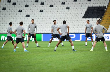 İstanbul, Türkiye - 14 Ağustos 2019: Liverpool futbolcuları Uefa Süper Kupası Finalleri öncesinde Vodafone Arena, Türkiye 'deki Vodafone Park' ta Liverpool ve Chelsea arasında oynanan karşılaşma öncesi antrenman oturumu