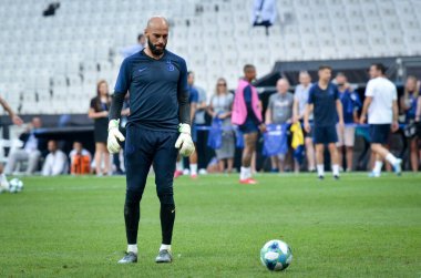 İstanbul, Türkiye - 14 Ağustos 2019: Willy Caballero ve futbol oyuncuları Uefa Süper Kupası Finalleri öncesinde Vodafone Park, Türkiye 'de Liverpool ve Chelsea arasında oynanan karşılaşma öncesi antrenman oturumu