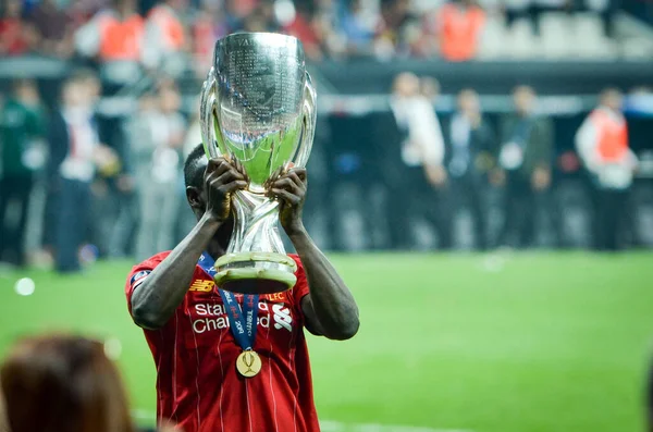 Istanbul Turkey August 2019 Sadio Mane Celebrates Victory Holding His — стокове фото