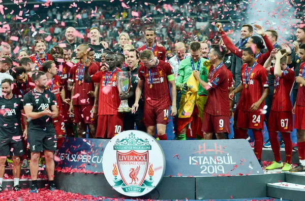 Istanbul Turkey August 2019 Liverpool Footballers Celebrate Victory Award Ceremony — стокове фото