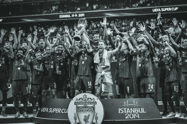 Istanbul Turkey August 2019 Liverpool Footballers Celebrate Victory Award Ceremony — Stock fotografie