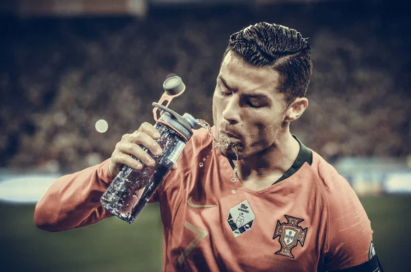 Kyjev Ukrajina Října 2019 Cristiano Ronaldo Pije Vodu Během Kvalifikačního — Stock fotografie