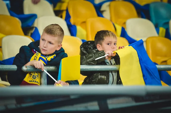 Kijów Ukraina Października 2019 Ukraina Kibice Wspierają Drużynę Stadionie Podczas — Zdjęcie stockowe