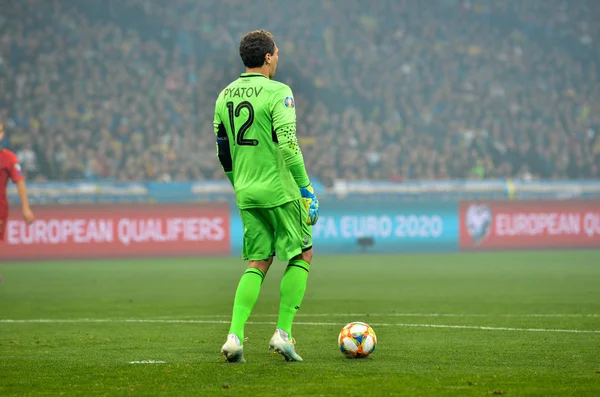 Kyiv, Ukrayna - 14 Ekim 2019: Uefa Euro 2020 ön eleme karşılaşmasında Ukrayna milli takımı Ukrayna milli takımı Ukrayna ile oynanan karşılaşmada Andrii Piatov