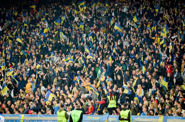 Kyiv Ukraine Outubro 2019 Ucrânia Adeptos Futebol Apoiam Equipa Durante — Fotografia de Stock