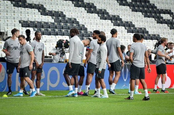 İstanbul, Türkiye - 14 Ağustos 2019: Liverpool futbolcuları Uefa Süper Kupası Finalleri öncesinde Vodafone Arena, Türkiye 'deki Vodafone Park' ta Liverpool ve Chelsea arasında oynanan karşılaşma öncesi antrenman oturumu