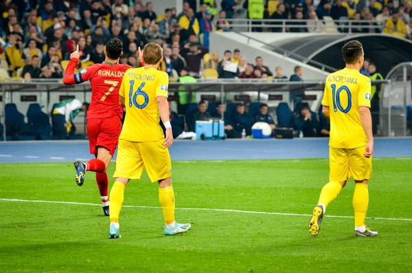 Kyiv, Ukrayna - 14 Ekim 2019: Cristiano Ronaldo, Uefa Euro 2020 ön eleme karşılaşmasında Portekiz, Ukrayna ile oynanan karşılaşmada aldığı penaltı sonrasında atılan golü kutladı