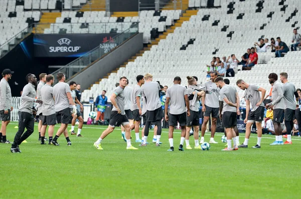 İstanbul, Türkiye - 14 Ağustos 2019: Liverpool futbolcuları Uefa Süper Kupası Finalleri öncesinde Vodafone Arena, Türkiye 'deki Vodafone Park' ta Liverpool ve Chelsea arasında oynanan karşılaşma öncesi antrenman oturumu