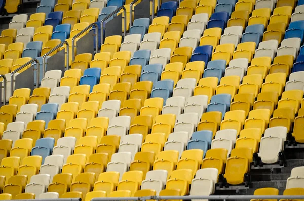 乌克兰利沃夫 2019年11月28日 在乌克兰亚力山大 乌克兰 对沃尔夫斯堡 的欧洲杯比赛中 空出了黄色座位的体育场 — 图库照片