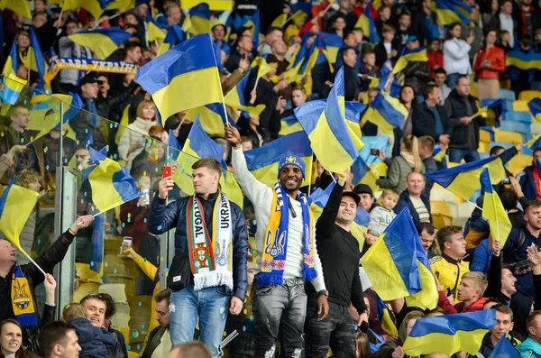 Kyiv Ucrania Octubre 2019 Los Aficionados Ucranianos Apoyan Equipo Estadio — Foto de Stock