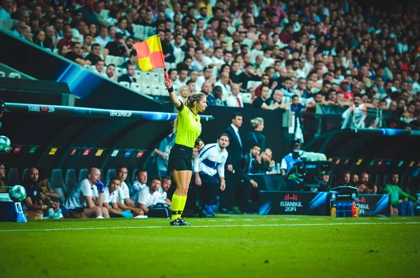 Istanbul Turkey August 2019 Linesmen Referee Woman Uefa Super Cup — стокове фото