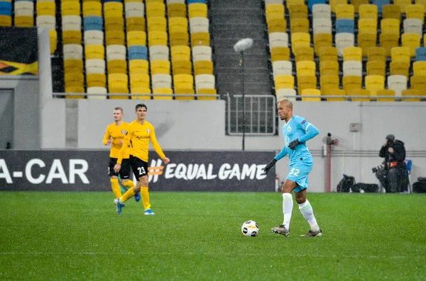 Lviv, Ukrayna - 28 Kasım 2019: Alexandria (Ukrayna) ile Wolfsburg (Almanya), Ukrayna arasındaki Uefa Avrupa Ligi maçı sırasında Marcel Tisserand oyuncusu