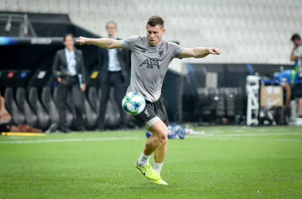 İstanbul, Türkiye - 14 Ağustos 2019: Uefa Süper Kupası Finallerinden önce James Milner Liverpool ile Chelsea arasında Vodafone Park, Vodafone Arena, Türkiye