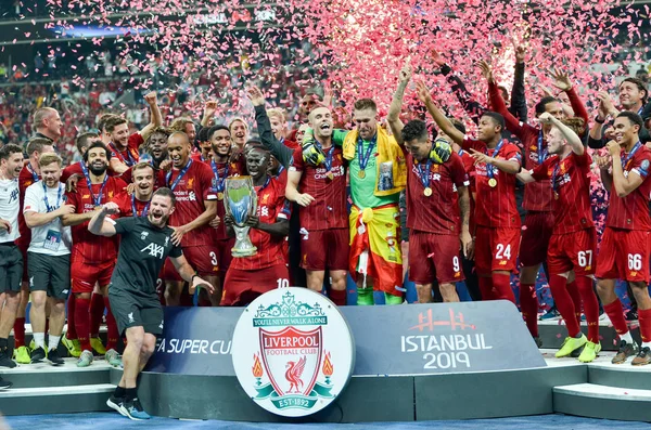 Istanbul Turquie Août 2019 Les Footballeurs Liverpool Célèbrent Victoire Lors — Photo