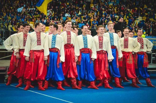Kyiv Ukraine Outubro 2019 Equipe Ucraniana Homens Vestido Nacional Faz — Fotografia de Stock