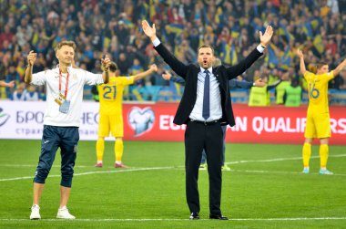 Kyiv, Ukrayna - 14 Ekim 2019: Ukrayna Milli Futbol Takımı ve Teknik Direktör Andriy Shevchenko Portekiz 'e karşı zaferini kutladı ve Euro 2020, Ukrayna