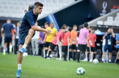 İstanbul, Türkiye - 14 Ağustos 2019: Christian Pulisiç, Türkiye 'nin Vodafone Arena kentindeki Vodafone Park' ta Liverpool ile Chelsea arasında oynanan Uefa Süper Kupa Finalleri öncesinde futbolcuların antrenman oturumuna katıldı.