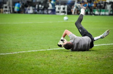 İstanbul, Türkiye - 14 Ağustos 2019: Liverpool Süper Kupası Finalleri öncesinde Vodafone Arena, Türkiye 'deki Vodafone Park' ta Liverpool ve Chelsea arasında oynanan Liverpool Süper Kupası kaleci antrenmanı