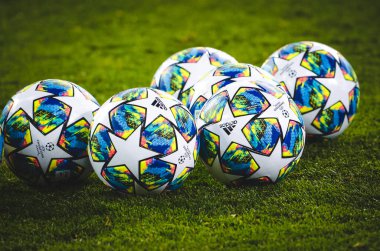 Kharkiv, Ukrayna - 18 Eylül 2019: Şampiyonlar Ligi resmi futbol topu Uefa Şampiyonlar Ligi maçında Ukrayna 'nın Manchester City (İngiltere) maçında sona erdi