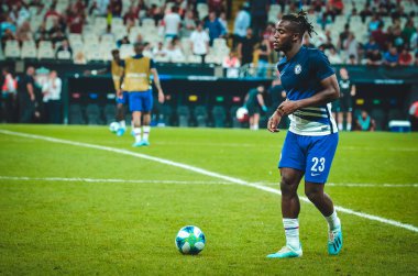 İstanbul, Türkiye - 14 Ağustos 2019: Vodafone Arena, Türkiye 'deki Vodafone Park' ta Liverpool ile Chelsea arasında oynanan Uefa Süper Kupası Finalleri sırasında Michy Batshuayi oyuncusu