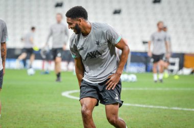 İstanbul, Türkiye - 14 Ağustos 2019: Liverpool futbolcuları Uefa Süper Kupası Finalleri öncesinde Vodafone Arena, Türkiye 'deki Vodafone Park' ta Liverpool ve Chelsea arasında oynanan karşılaşma öncesi antrenman oturumu