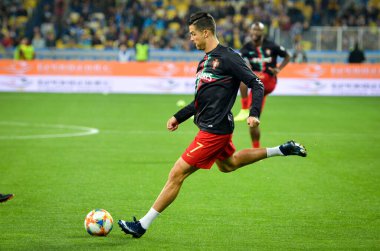 Kyiv, Ukrayna - 14 Ekim 2019: Uefa Euro 2020 ön eleme karşılaşmasında Ukrayna milli takımı Ukrayna ile Ukrayna milli takımı arasında oynanan karşılaşma sırasında Cristiano Ronaldo