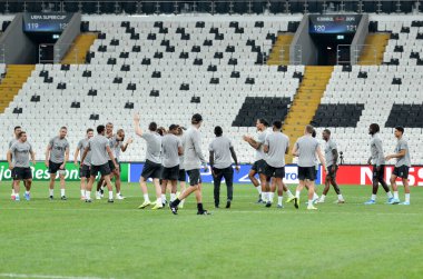 İstanbul, Türkiye - 14 Ağustos 2019: Liverpool futbolcuları Uefa Süper Kupası Finalleri öncesinde Vodafone Arena, Türkiye 'deki Vodafone Park' ta Liverpool ve Chelsea arasında oynanan karşılaşma öncesi antrenman oturumu