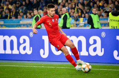 Kyiv, Ukrayna - 14 Ekim 2019: Uefa Euro 2020 ön eleme karşılaşmasında Ukrayna milli takımı Ukrayna ile Ukrayna milli takımı arasındaki Raphael Guerreiro oyuncusu