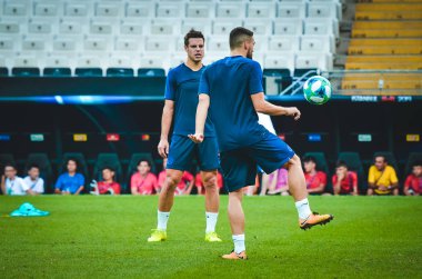 İstanbul, Türkiye - 14 Ağustos 2019: Türkiye 'nin Vodafone Park kentinde oynanan Uefa Süper Kupası Finalleri öncesinde Cesar Azpilicueta Mateo Kovaciç