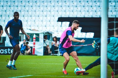 İstanbul, Türkiye - 14 Ağustos 2019: Olivier Giroud ve Uefa Süper Kupası Finallerinden önce Vodafone Arena, Türkiye 'deki Vodafone Park' ta Liverpool ve Chelsea arasında oynanan karşılaşma