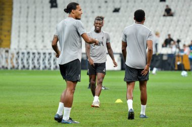 İstanbul, Türkiye - 14 Ağustos 2019: Türkiye 'nin Vodafone Arena kentindeki Vodafone Park' ta Liverpool ile Chelsea arasında oynanan Uefa Süper Kupası Finallerinden önce Virgil van Dijk